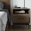 Linq – Table de chevet en noyer par BDI